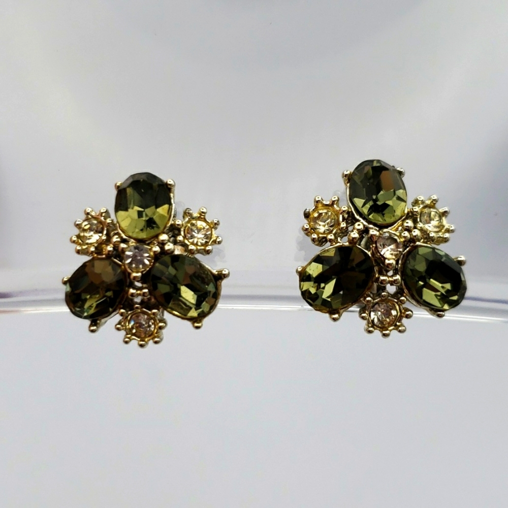 Vintage Green Stone Screw-back Earrings
